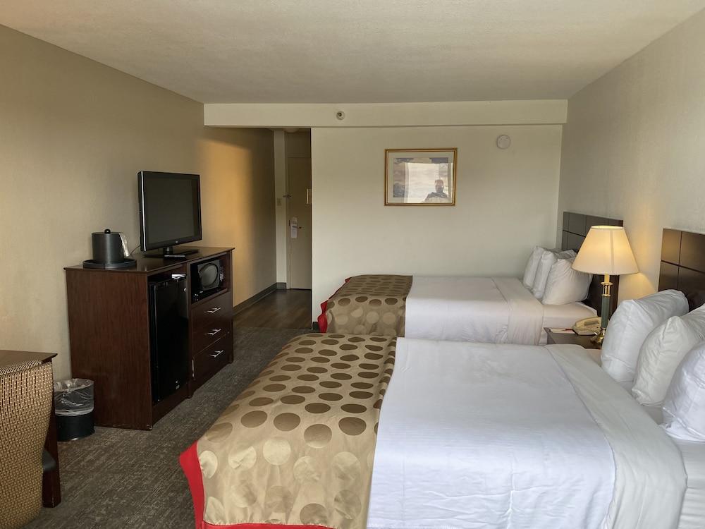 Ramada By Wyndham Albuquerque Midtown Hotel Bagian luar foto