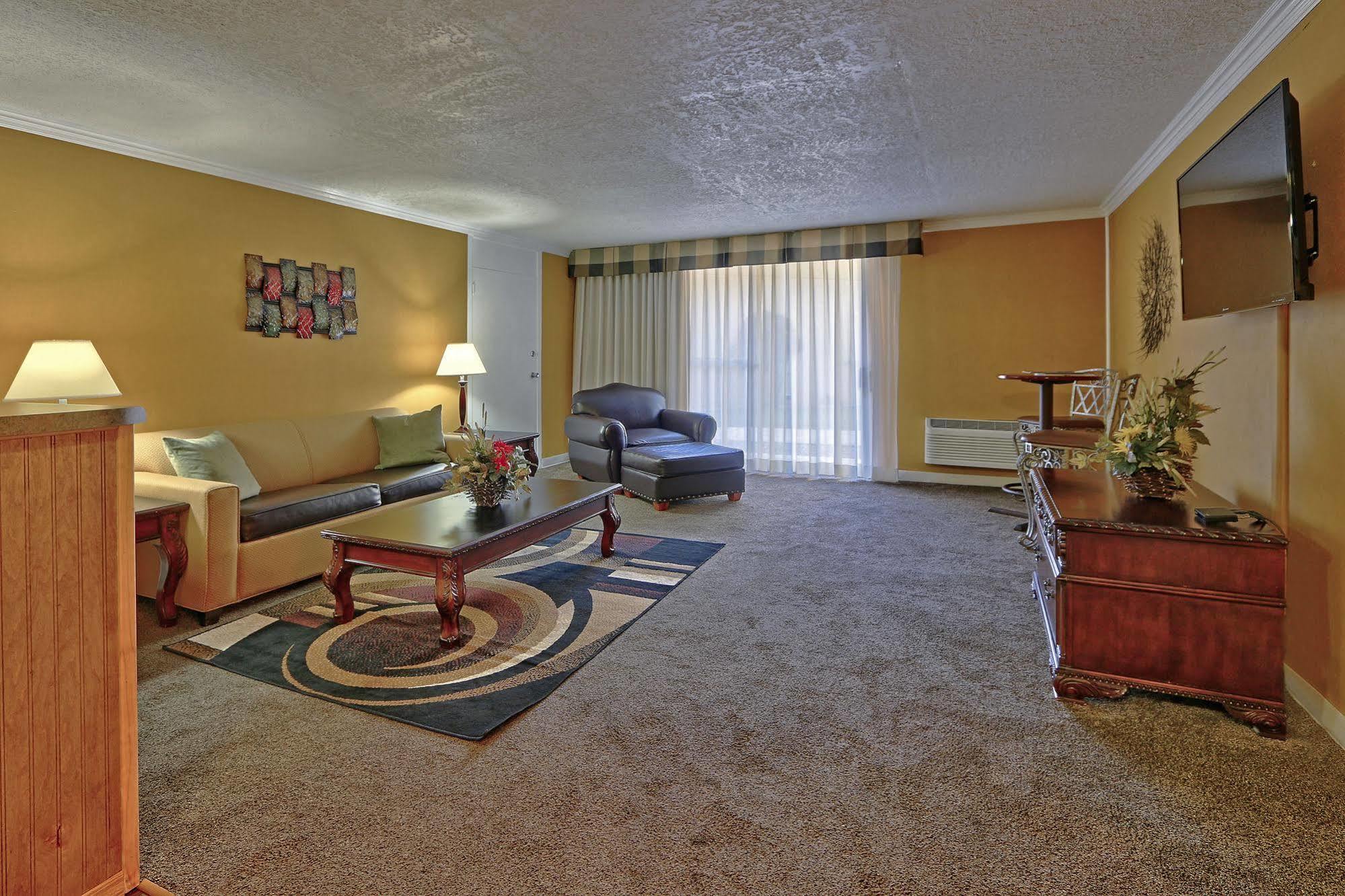 Ramada By Wyndham Albuquerque Midtown Hotel Bagian luar foto